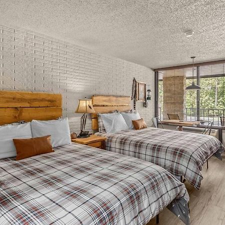 Stonegate Lodge 2 Queen Beds Wifi Tv Salt Water Pool Fire Pits #303 Eureka Springs Εξωτερικό φωτογραφία