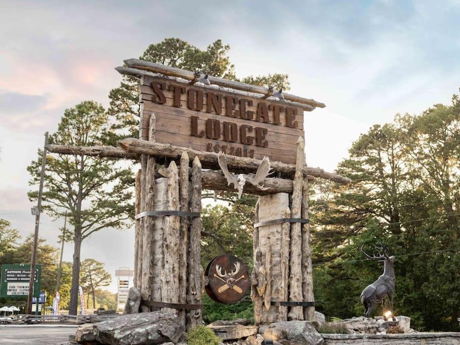 Stonegate Lodge 2 Queen Beds Wifi Tv Salt Water Pool Fire Pits #303 Eureka Springs Εξωτερικό φωτογραφία